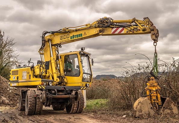 工程机械推土机的操作技巧与安全规范